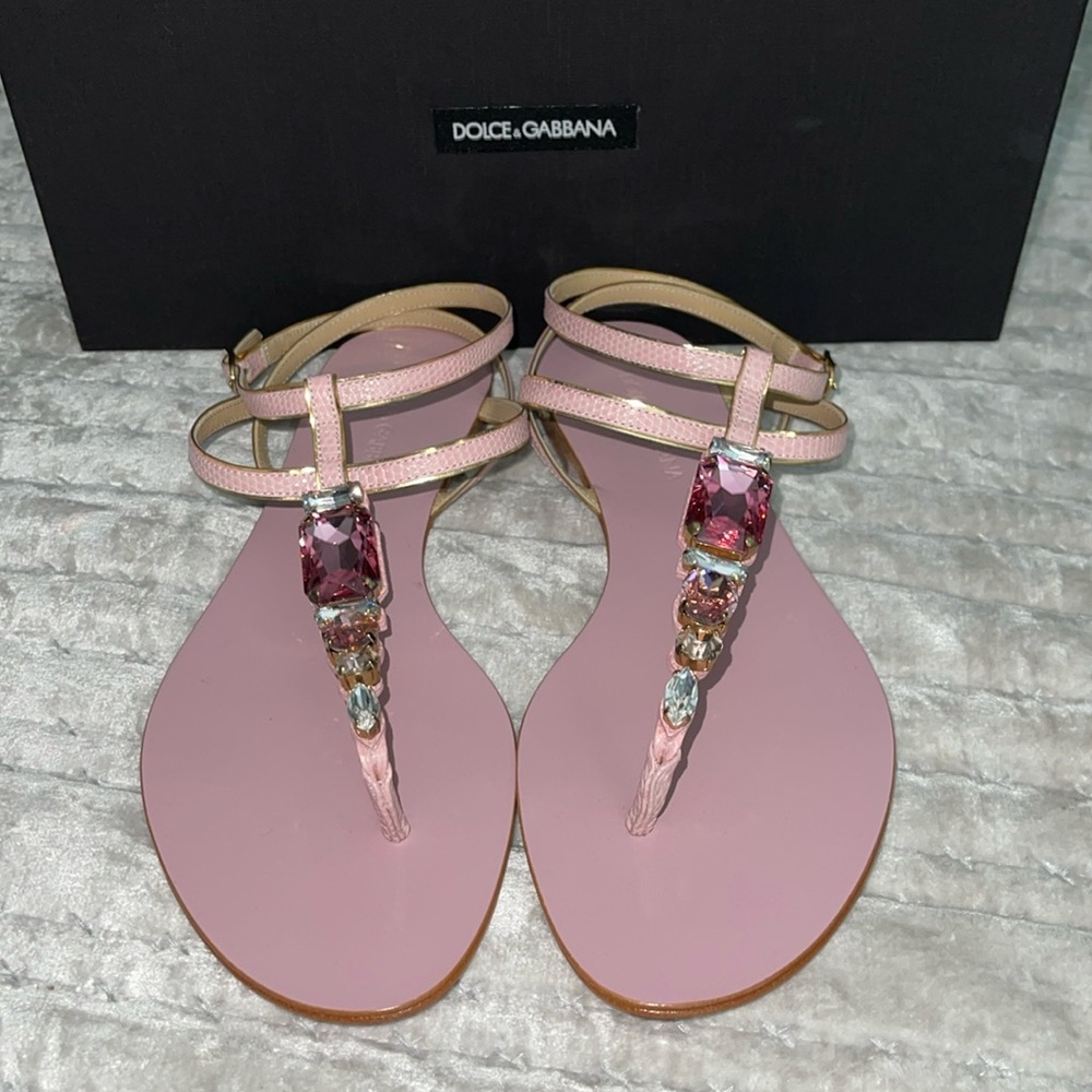 Preloved Dolce & Gabbana size 38 pristine condition. Pinkish color ..